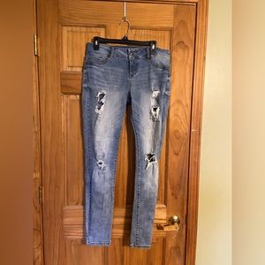 Distressed Maurices Jeans size large